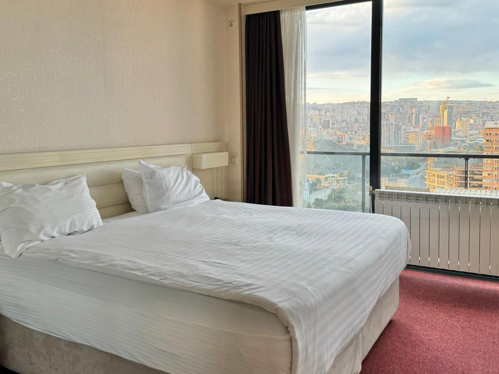 Full Comfort Apartment At Chavchavadze Tbilisi Eksteriør billede